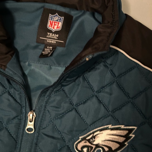 NFL Philadelphia Eagles Quilted Vest - Teal and Black - Picture 2 of 3